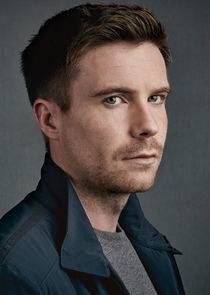 Joe Dempsie
as Harry Clarke