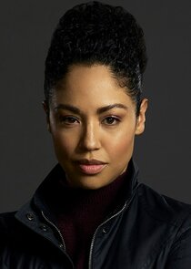 Riann Steele
as Finola Jones