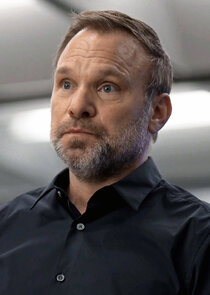 Norbert Leo Butz
as Craig Maddox
