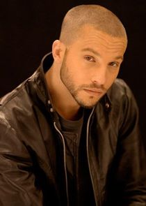 Logan Marshall-Green
as Dean Bendis