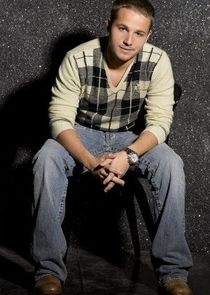 Shawn Pyfrom
as Andrew Van de Kamp