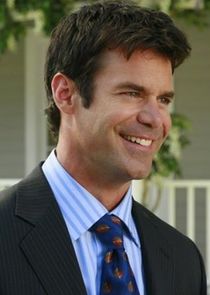 Tuc Watkins
as Bob Hunter