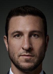Pablo Schreiber
as Neal Loguidice