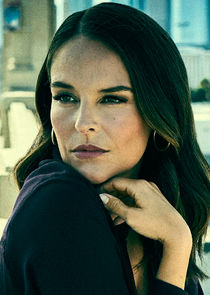 Yara Martinez
as Dr. Paula Reyes