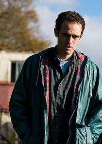 Jonny Holden
as Damien Donnelly