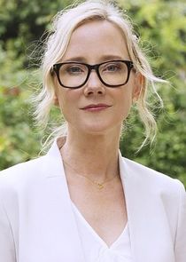 Anne Heche
as Lynn Monahan