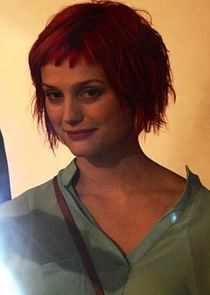 Alison Sudol
as Emma Wilson