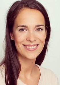 Alina Stiegler
as Petrovic