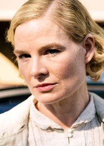 Melinda Page Hamilton
as Connie Nunn