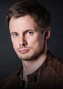 Bradley James
as Damien Thorn