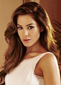 Roxanne McKee
as Claire Riesen