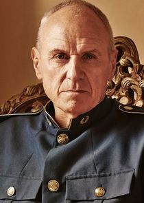 Alan Dale
as Edward Riesen