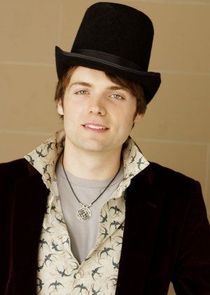 Seth Gabel
as Jeremy Darling