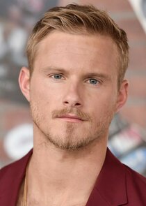 Alexander Ludwig
as Isherwood 