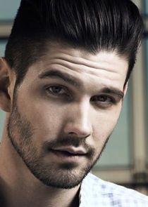Casey Deidrick
as Tommy Calligan