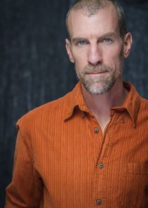 Marti Matulis
as Qareen