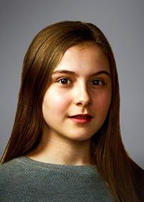 Brooklyn Shuck
as Lynn Bouchard