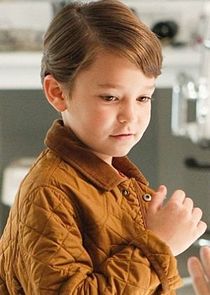 Pierce Gagnon
as Ethan Woods