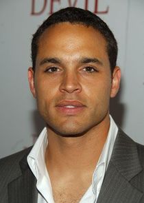 Daniel Sunjata
as Charlie Davenport
