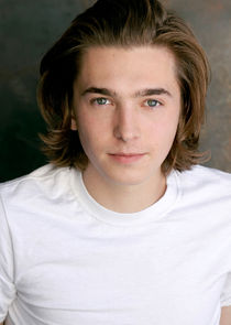 Austin Abrams
as Ethan