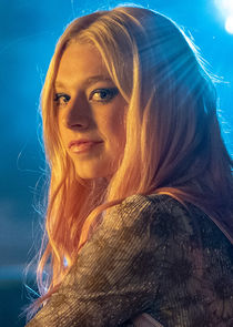 Hunter Schafer
as Jules Vaughn