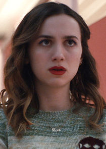 Maude Apatow
as Lexi Howard