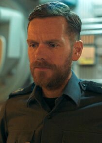 Shaun Evans
as Chief Petty Officer Elliot Glover