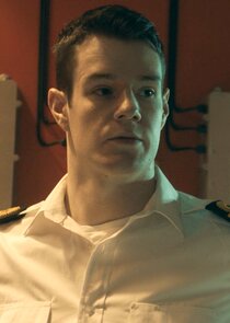 Connor Swindells
as Lieutenant Simon Hadlow