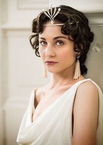 Tuppence Middleton
as Helene Kuragin