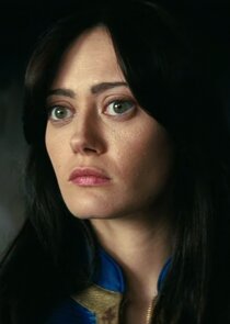 Ella Purnell
as Lucy MacLean