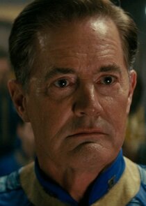 Kyle MacLachlan
as Overseer Hank MacLean