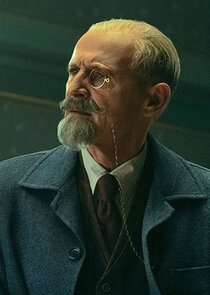 Colm Feore
as Sir Reginald Hargreeves