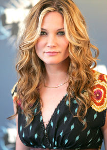 Jennifer Nettles
as Host