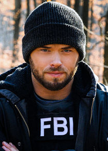 Kellan Lutz
as Special Agent Kenny Crosby