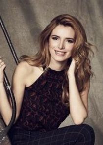 Bella Thorne
as Paige