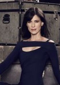 Perrey Reeves
as Nina Devon