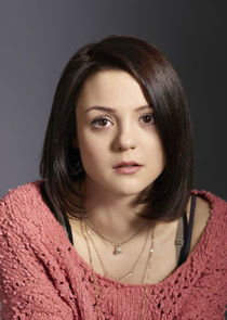 Kathryn Prescott
as Carter Stevens / Linden Wilson