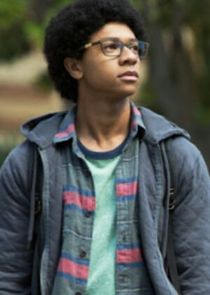 DeRon Horton
as Lionel Higgins