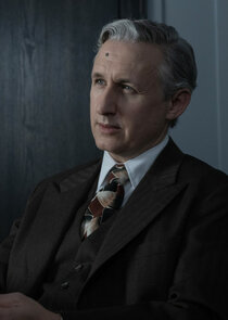 Linus Roache
as Senator Smith
