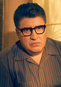 Alfred Molina
as Robert Aldrich