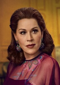 Molly Ringwald
as Joanne Carson