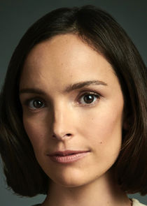 Jodi Balfour
as Ellen Waverly