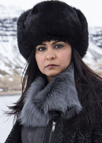 Parminder Nagra
as Dr. Sarinda Khatri