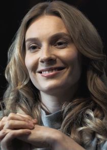 Aliette Opheim
as Elsa Schenthal