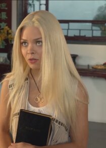 Scarlett Byrne
as Alexis 