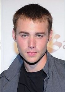 Emory Cohen
as Moss Yankov