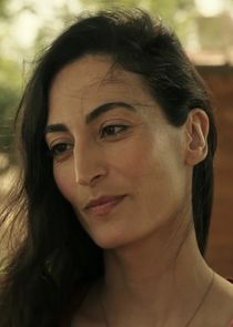 Laetitia Eido
as Dr. Shirin El Abed