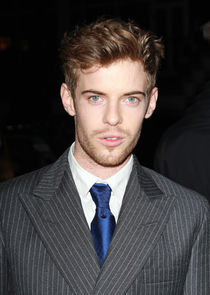Harry Treadaway
as Sub Lieutenant Hepworth