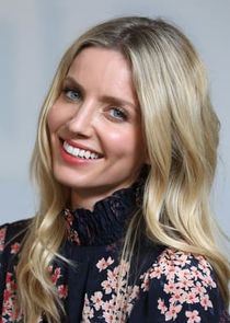 Annabelle Wallis
as Muriel Wright