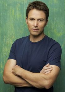 Tim Daly
as James Lovell